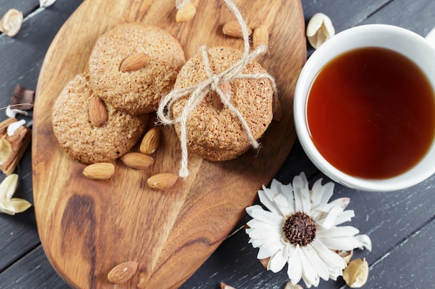 Zelfgemaakte havermoutkoekjes met noten