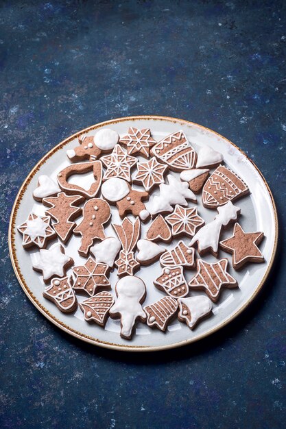 Zelfgemaakte kaneel- en gemberkoekjes van Kerstmis