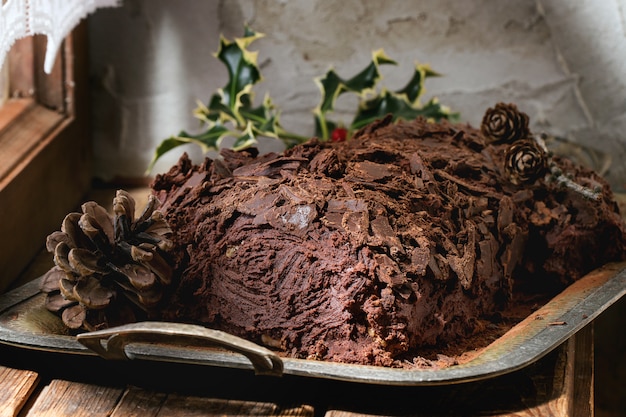 Zelfgemaakte kerst chocolade yule logboek