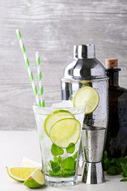 Zelfgemaakte mojito-cocktail