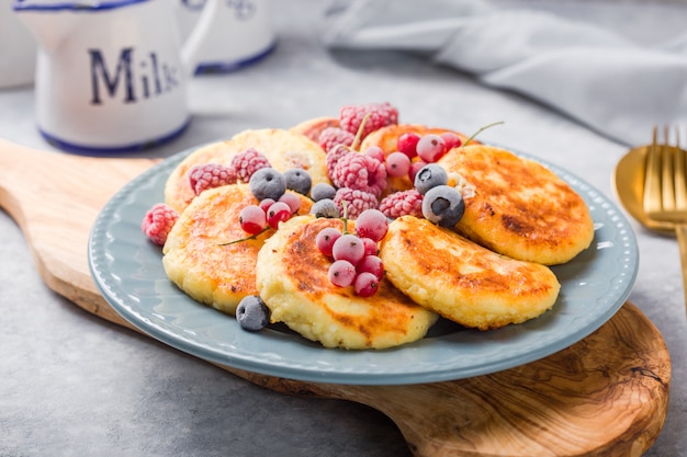 Zelfgemaakte Pannenkoeken Met Bessen