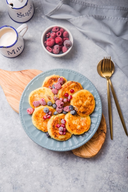 Zelfgemaakte Pannenkoeken Met Bessen