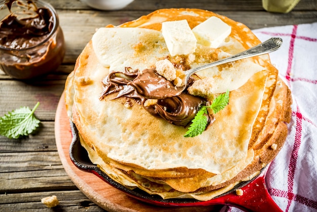 Zelfgemaakte Pannenkoeken Met Chocoladesaus