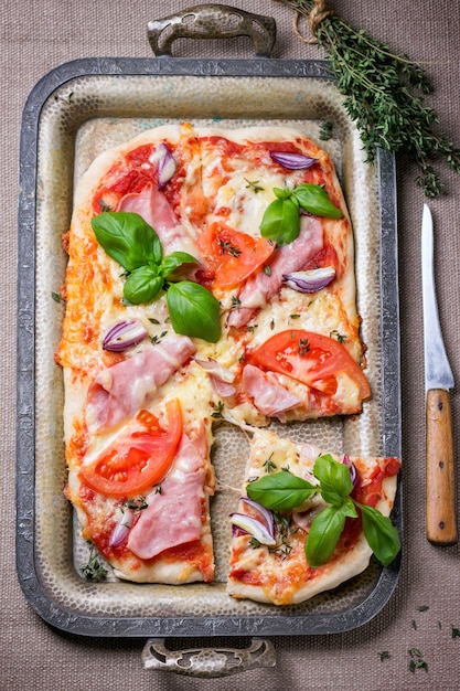 Zelfgemaakte pizza