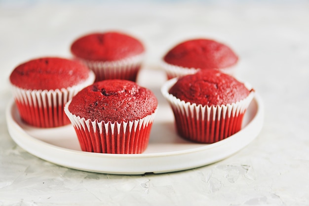 Zelfgemaakte rood fluweel cupcakes