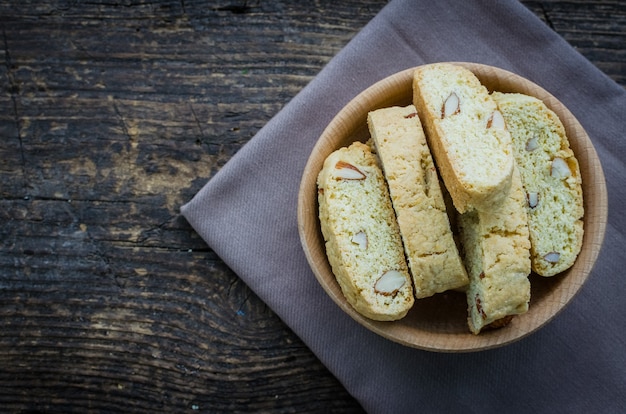 Zelfgemaakte smakelijke amandelkoekjes