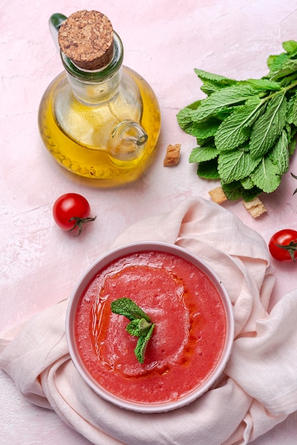 Zelfgemaakte tomatensoep