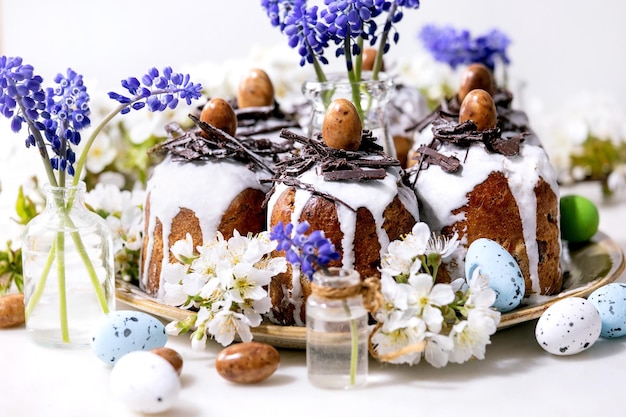 Zelfgemaakte traditiela ortodox Pasen cake traditionele kulich