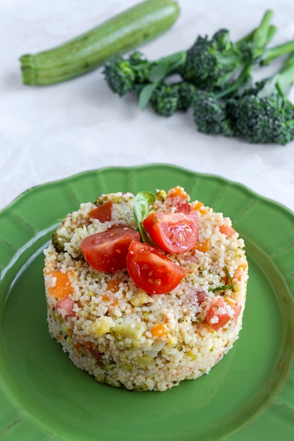 Zelfgemaakte vegetarische couscous