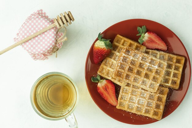 Zelfgemaakte wafels op een bord voor het ontbijt