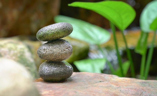 Zen stenen stapelen zich op