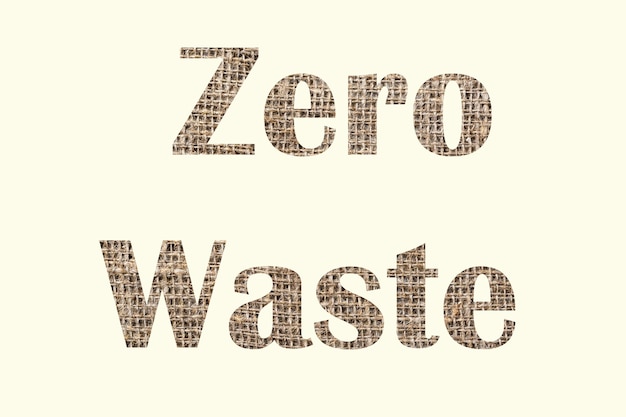 Zero waste. tekst knippen van oude textiel achtergrondfoto, de inscriptie op witte achtergrond