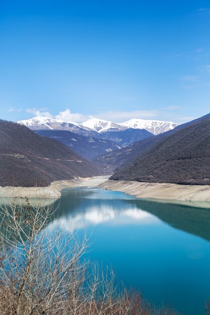 Zhinval hpp in georgië. prachtig uitzicht op georgië