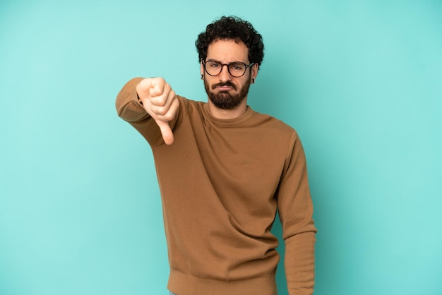 zich boos voelen boos geïrriteerd teleurgesteld of ontevreden duimen naar beneden te laten zien met een serieuze blik