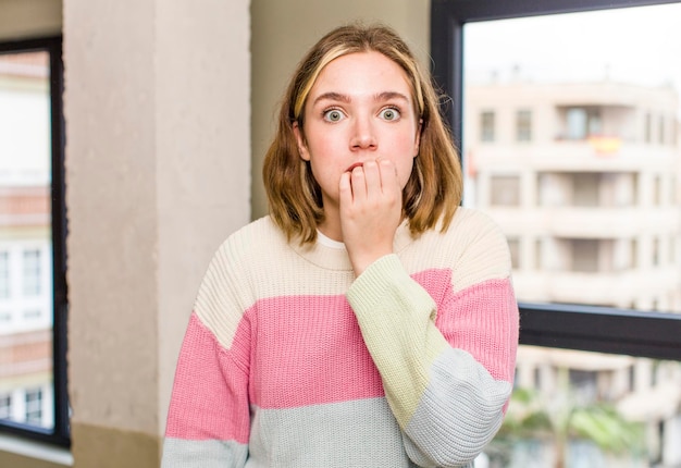 Foto zich doodsbang voelen van afschuw en paniek