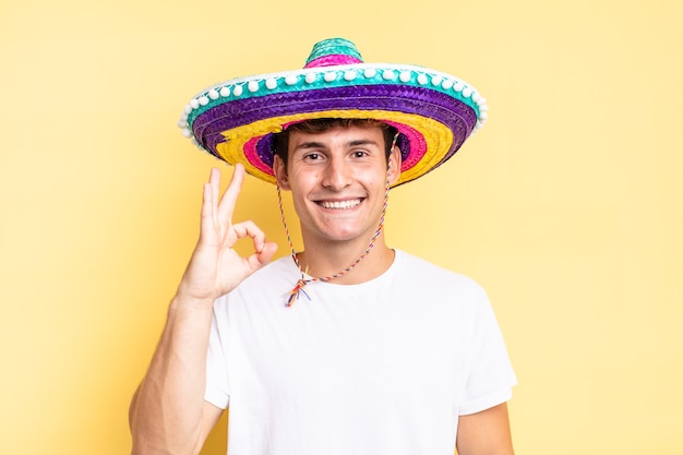 zich gelukkig, ontspannen en tevreden voelen, goedkeuring tonen met een goed gebaar, glimlachend. mexicaanse hoed concept