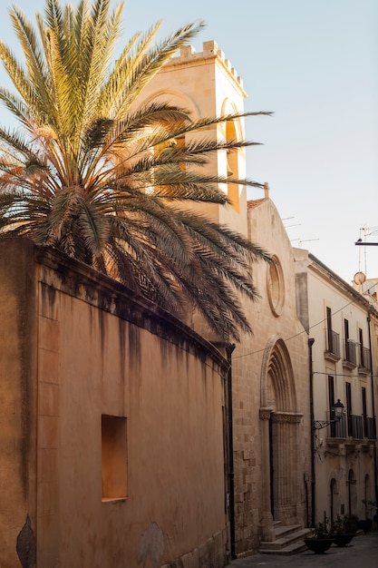 Zicht op de kerk van San Martino Vescovo, Ortigia