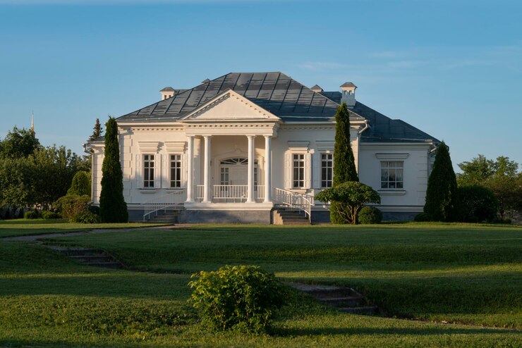 Zicht op een woongebouw op een zonnige zomerdag Suzdal Vladimir regio Rusland
