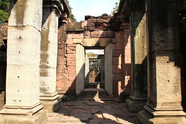 Zicht op het historische kasteel van Prasat Hin Phimai in de provincie Nakhon Ratchasima