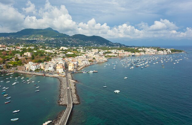 Zicht op Ischia Ponte