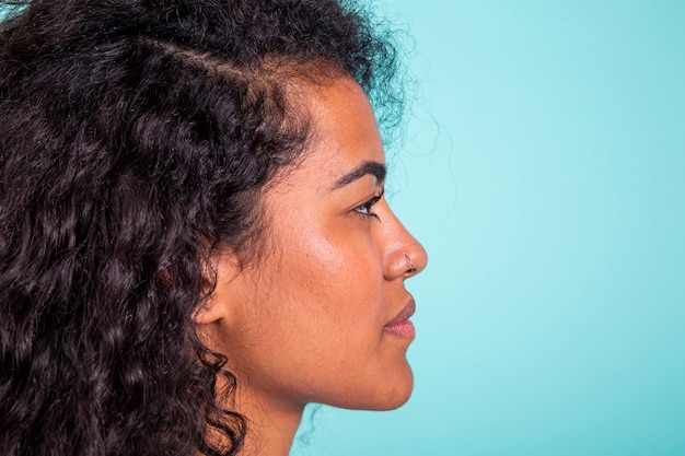 zijkant van een mooie Afrikaanse vrouw schoonheid