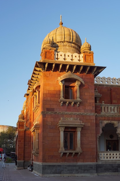 Zijtoren van Mahatma Gandhi Hall Ghanta Ghar Indore Madhya Pradesh ook bekend als King Edward Hall Indian Architecture