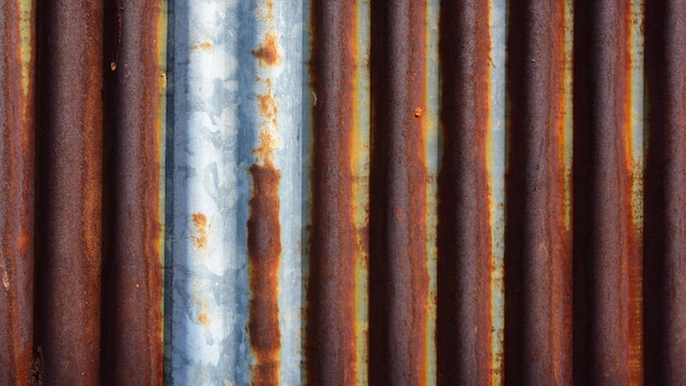 The zinc wall is rusty, beautifully patterned, used as a background image.