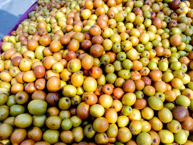 Ziziphus mauritiana ook bekend als Ber Chinee Apple Jujube Indiase pruim en Masau is een tropische fruitboomsoort die behoort tot de familie Rhamnaceae