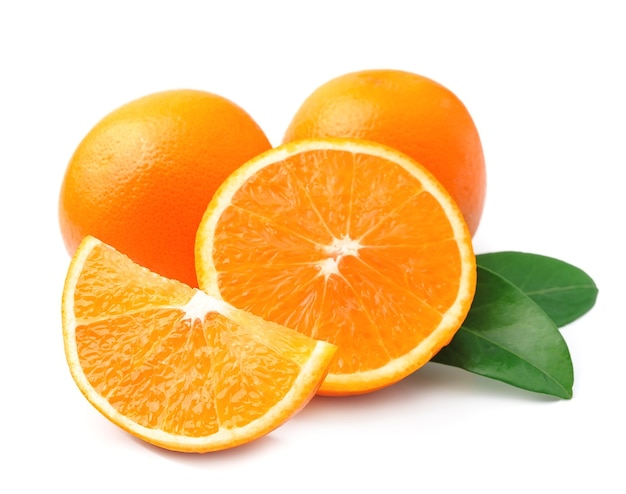 Zoet oranje fruit met bladeren