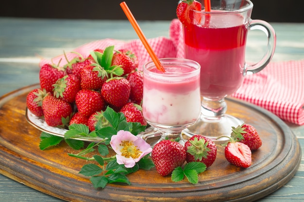 Zoete aardbei en gezonde smoothie