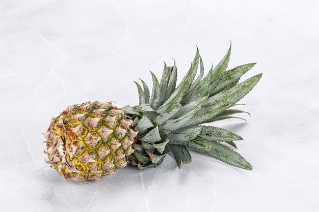zoete biologische rijpe natuurlijke tropische ananas