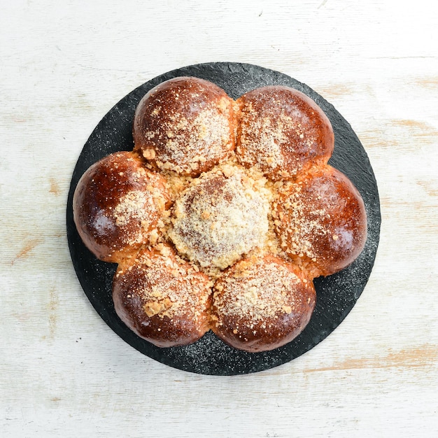 Foto zoete broodjes gebakken in een bloem zoet gebak en dessert bovenaanzicht