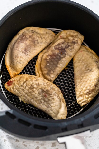Zoete kersen-empanadas in de airfryer