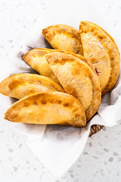 Zoete kersen-empanadas in de airfryer