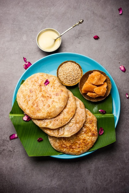 Zoete Khoya roti of Peda chapati paratha gemaakt met verdikte roommelk of Khoa chowa mawa