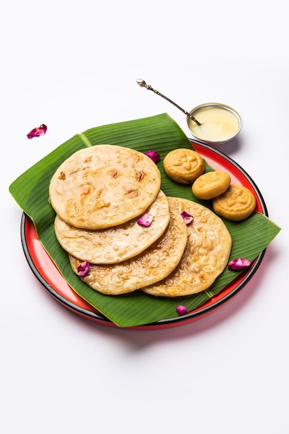 Foto zoete khoya roti of peda chapati paratha gemaakt met verdikte roommelk of khoa khowa mawa