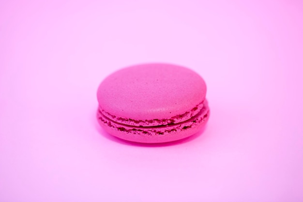 Zoete kleurrijke macarons op het bord