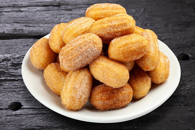 Zoete melk mini churros