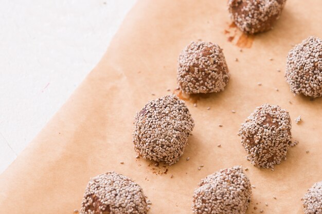 Zoete Vegan Havermout Dadels met Pure Chocolade Kokos Energie Brownie Bites