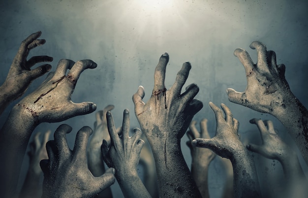 Mani di zombie che si alzano nella notte oscura di halloween.