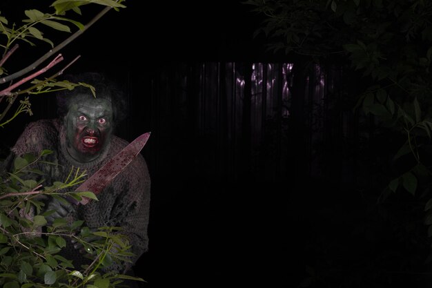 Photo zombie man in the forest at night