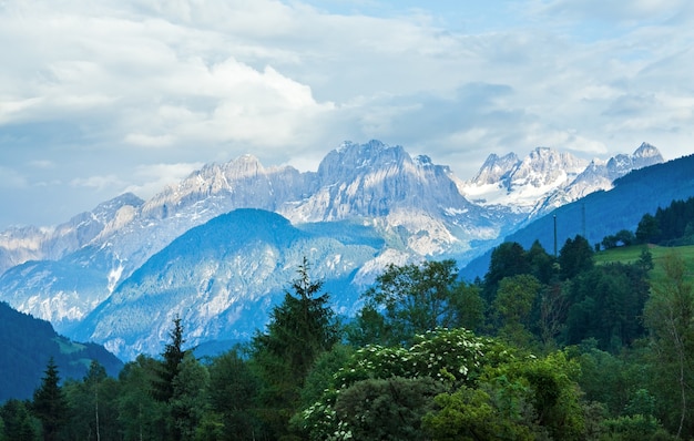Zomer Alpen bergen, Oostenrijk, uitzicht op Italiaanse Dolomiet