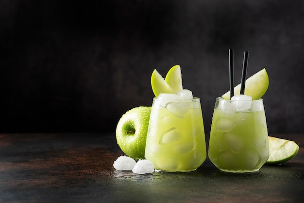 Zomer cocktail met groene appel