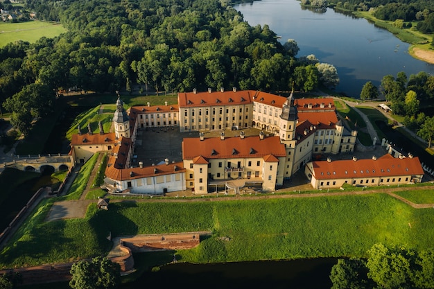 Zomer Nesvizh kasteel in de stad Nesvizh.Belarus.