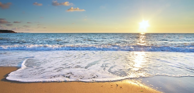 Zomer op het strand aan zee