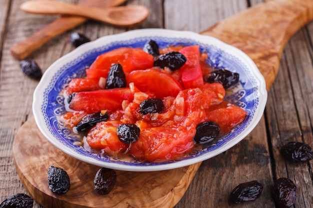 Zomer salade Pureer tomaten met olijven