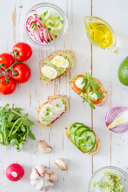 Zomer sandwich en ingrediënten