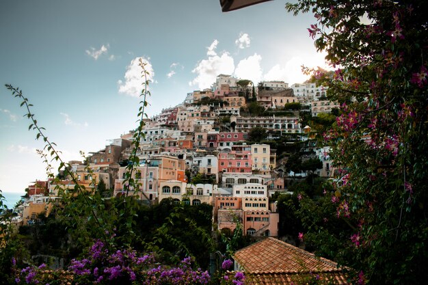 Zomer zonsondergang architectuur landschap in Positano Italië