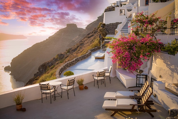 Zomer zonsondergang vakantie schilderachtige van luxe beroemde europa bestemming witte architectuur in santorini