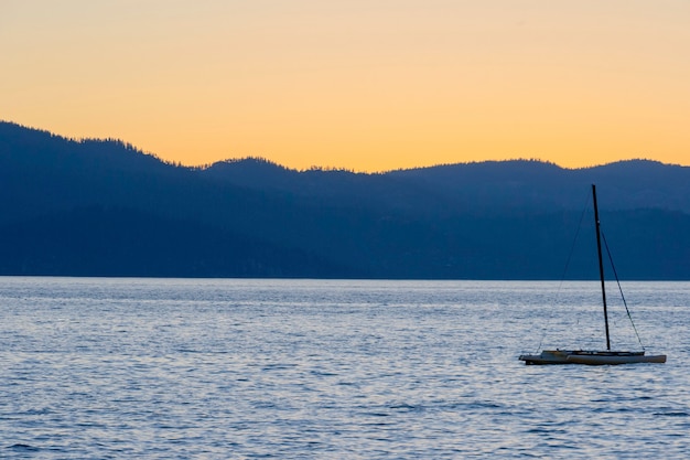 Foto zomeravond aan lake tahoe